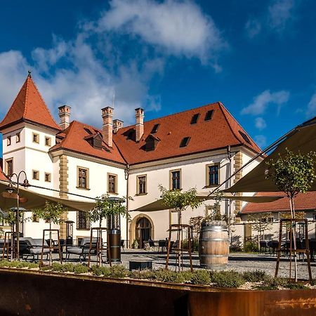 Kastiel Palffy Hotel Svätý Jur Exterior foto