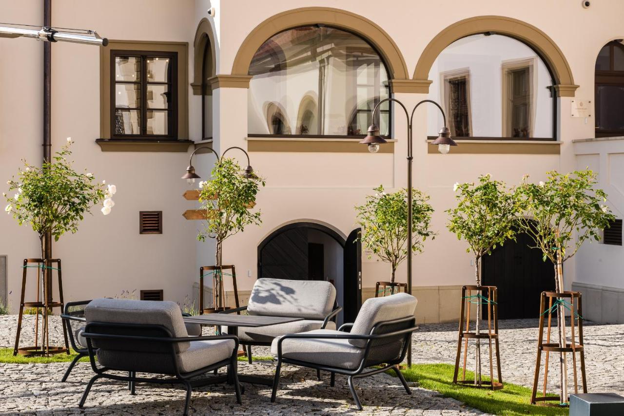 Kastiel Palffy Hotel Svätý Jur Exterior foto