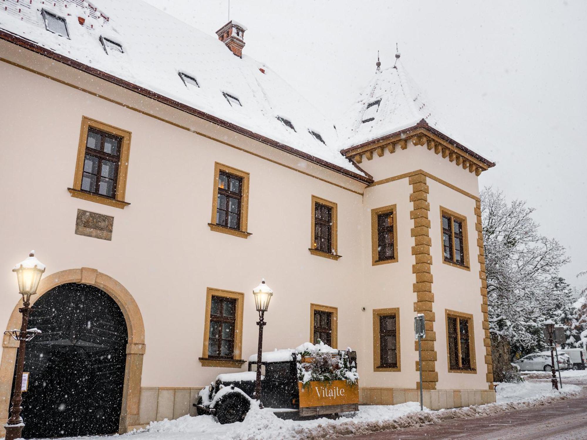 Kastiel Palffy Hotel Svätý Jur Exterior foto